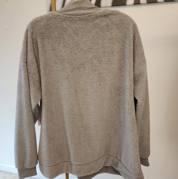 NWT New Directons fuzzy pullover sweatshirt,  Grey, size XXL - Picture 2 of 4